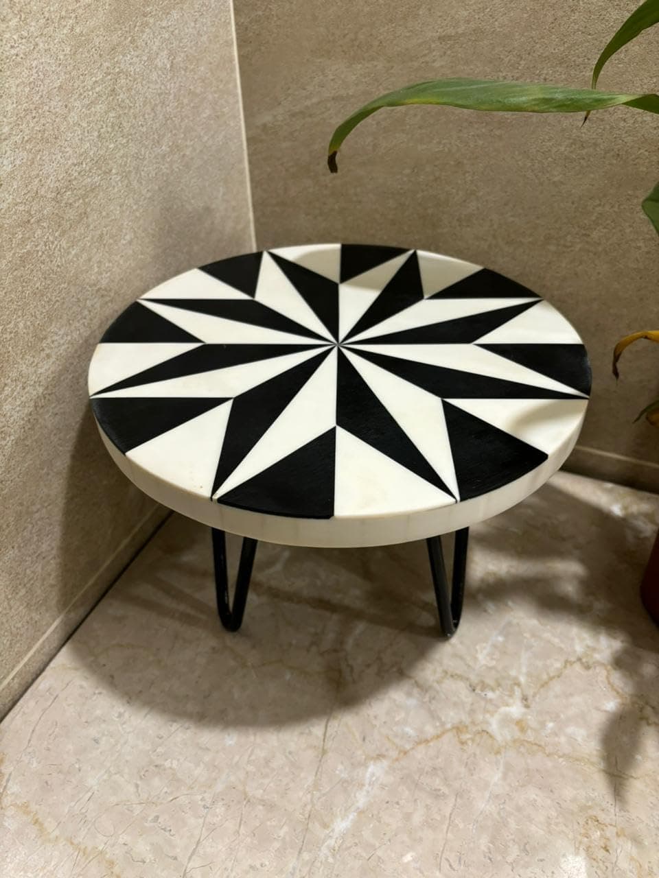 Black & White Pyramid Tray with Straight Legs