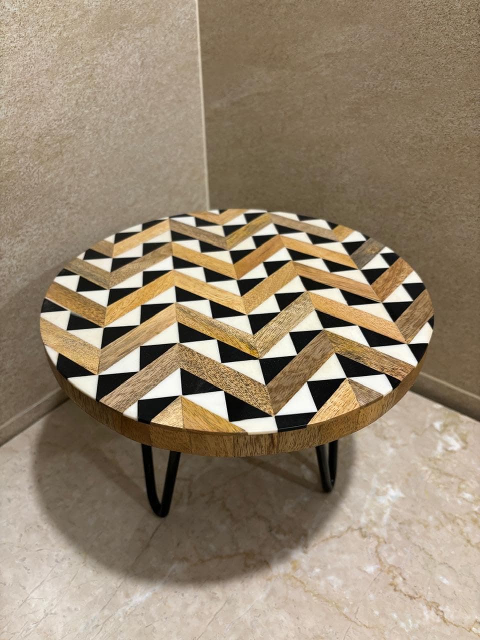 Multicolored Zig Zag Tray with Straight Legs